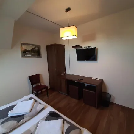 Bed & Breakfast Viktoria Lovas Panzio Gyor